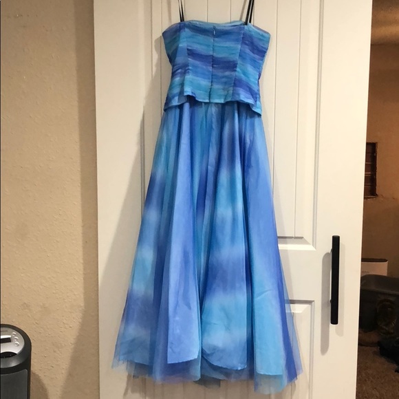 Prom/Formal dress - Picture 3 of 4